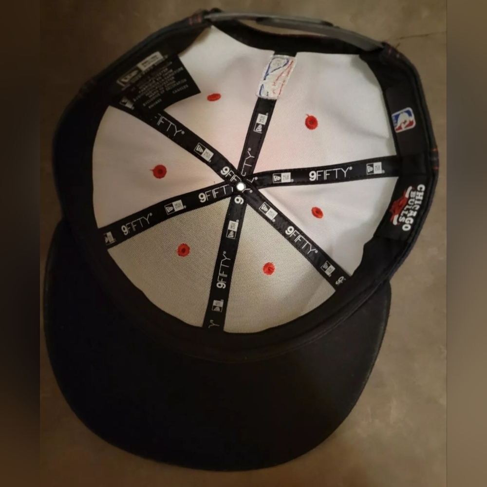 New Era 9Fifty Red/Black NBA Chicago Bulls 2TONE Snapback - Picture 3 of 3